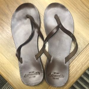 abercrombie leather flipflops sz 7 women